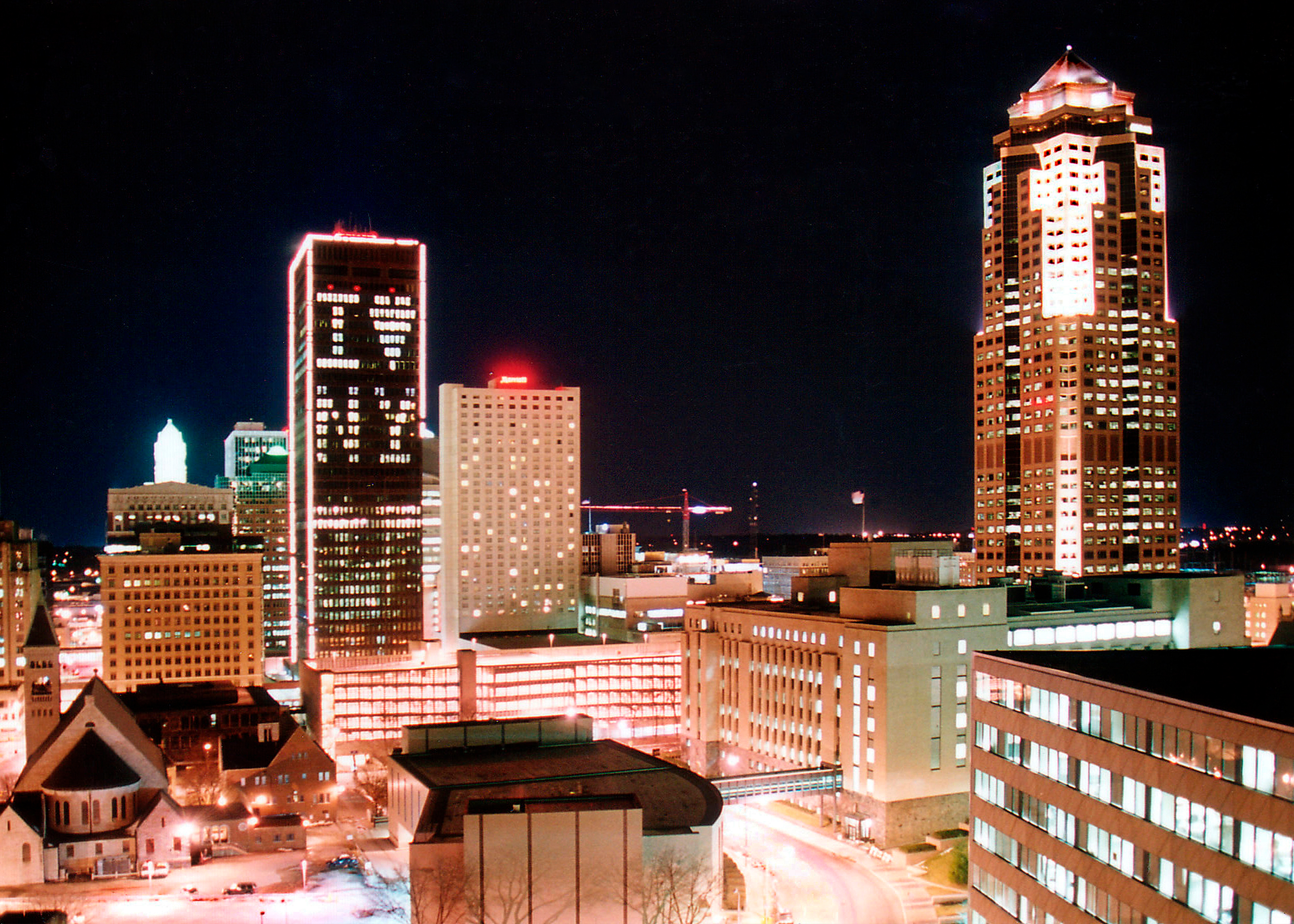 "I love NY" displayed on 36 story Des Moines, Iowa, Ruan building