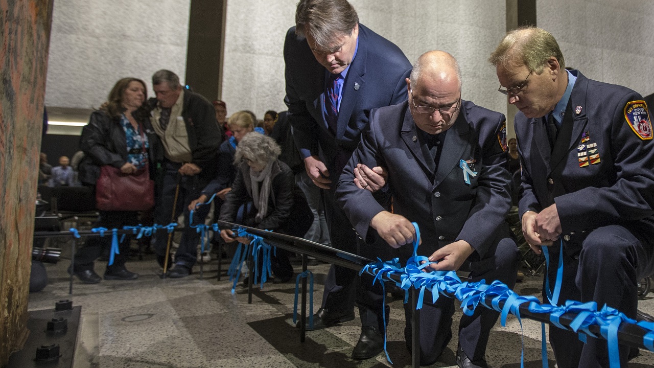 Men tie blue ribbons in the Museum