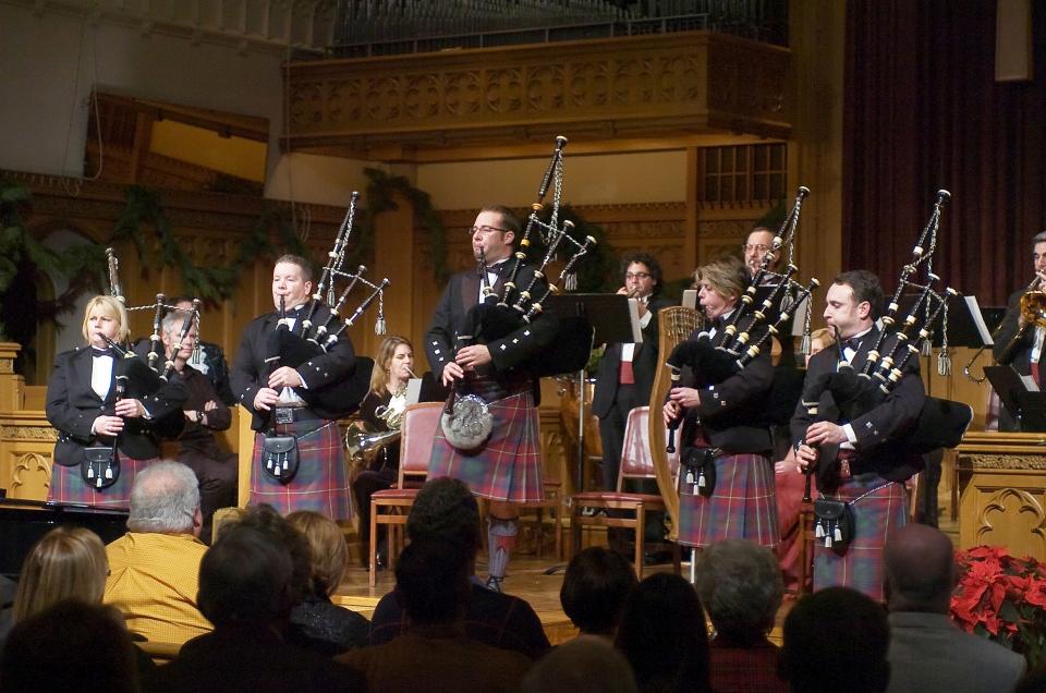 The Kevin Ray Blandford Memorial Pipe Band of Redlands, Calif. (Photo by Warren Westura) Pipes of Christmas.jpg